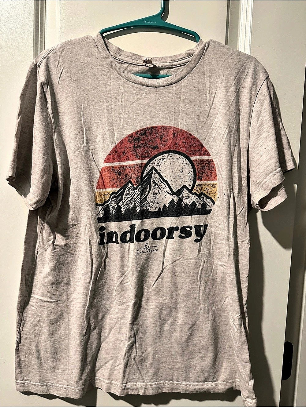 Canvas Graphic Short Sleeve Tee in Gray
